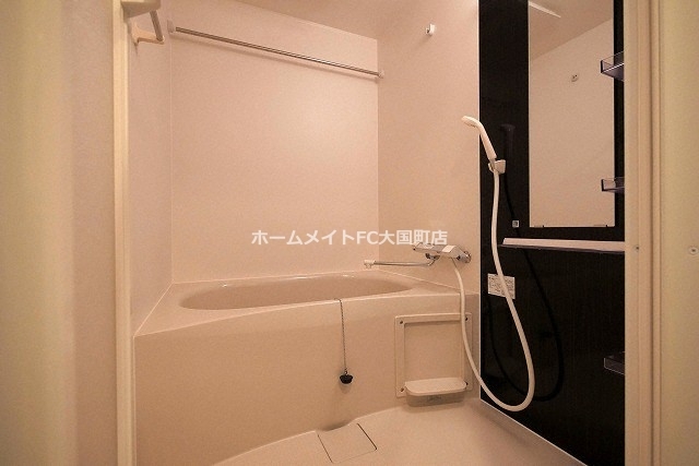 拡大写真:セレニテ本町東リアン 6階605の風呂
