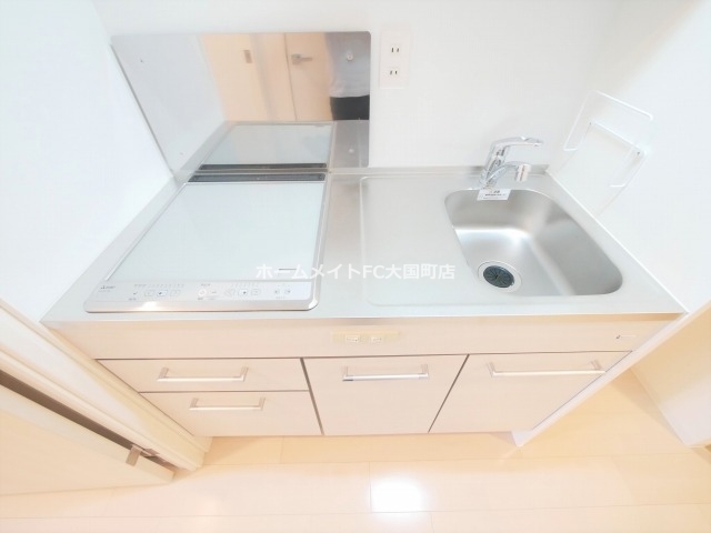 拡大写真:セレニテ心斎橋グランデ 8階804のキッチン