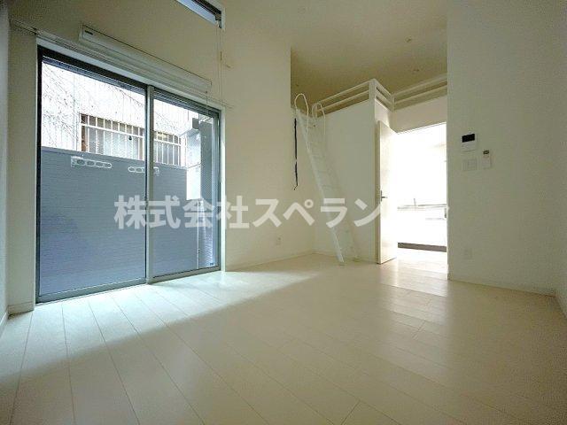 拡大写真:WISTERIA R&T 1階201の居間