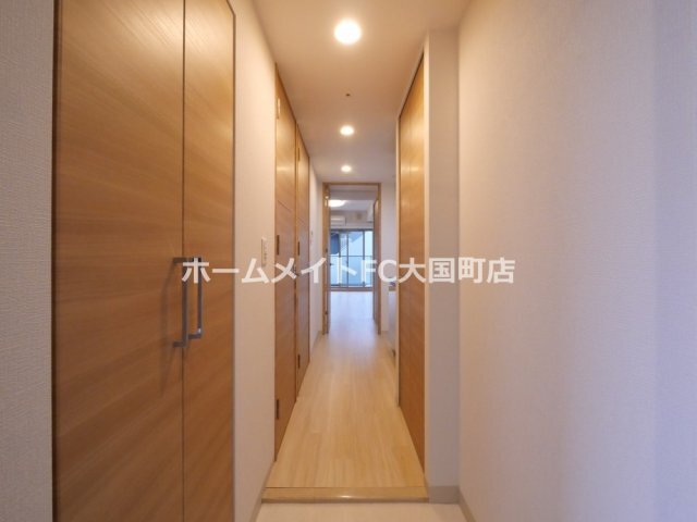 拡大写真:プライムアーバン御堂筋本町 6階607の玄関
