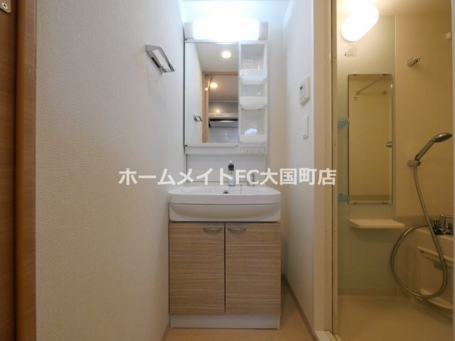 拡大写真:プライムアーバン御堂筋本町 6階607の洗面所