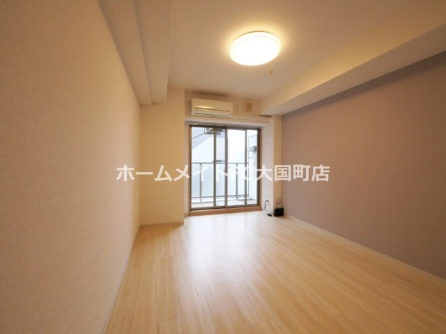 拡大写真:プライムアーバン御堂筋本町 6階607の居間