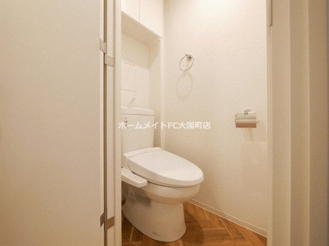 拡大写真:セレニテ谷九プリエ 2階202のトイレ