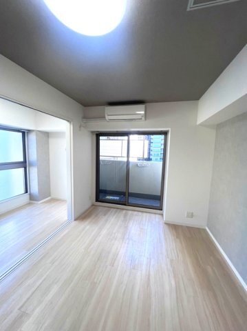 拡大写真:GRAND STEADY新梅田 6階601の居間