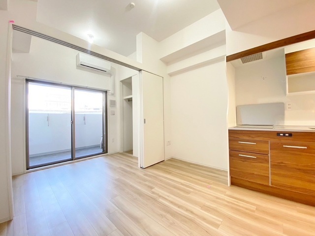 拡大写真:セレニテ新大阪ミラク弐番館 7階705の居間