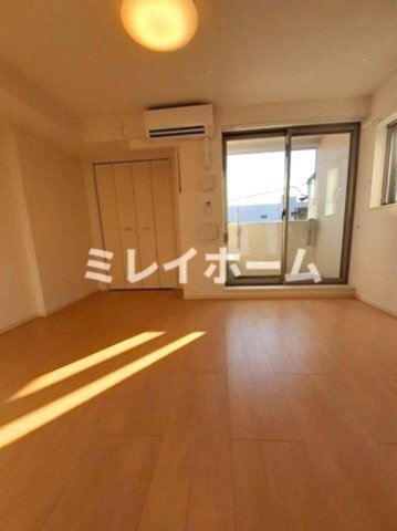 拡大写真:トゥーレン コティ 4階404の居間