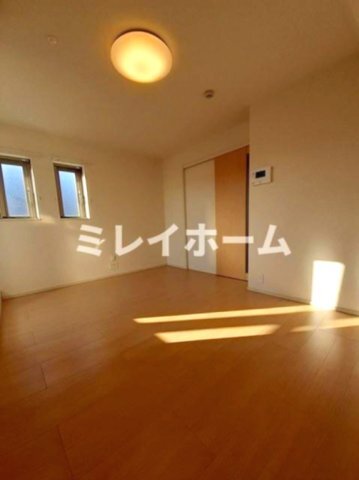 拡大写真:トゥーレン コティ 4階404の寝室