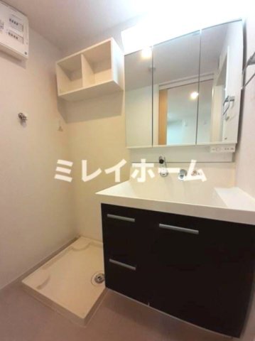 拡大写真:トゥーレン コティ 4階404の洗面所