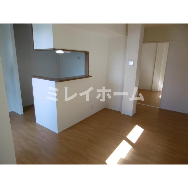 拡大写真:アクロメゾン 2階201の居間