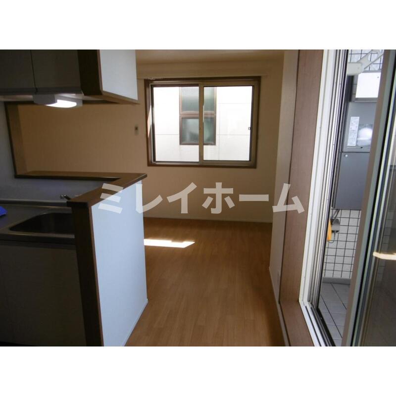 拡大写真:アクロメゾン 2階201の居間