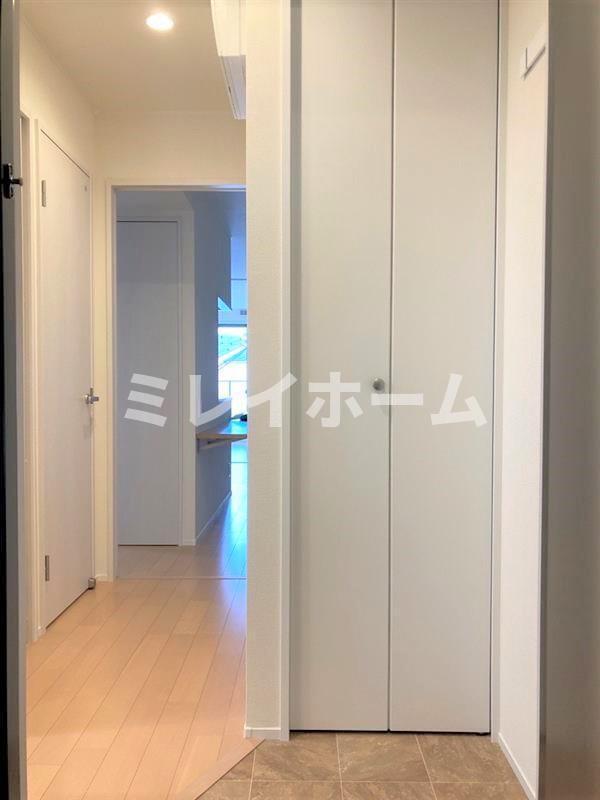 拡大写真:パルメゾンES 3階302の玄関