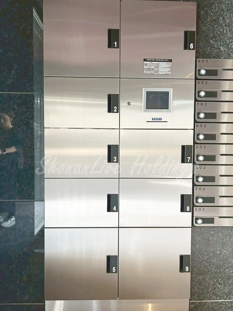 拡大写真:平塚市明石町 7階704の宅配ボックス完備