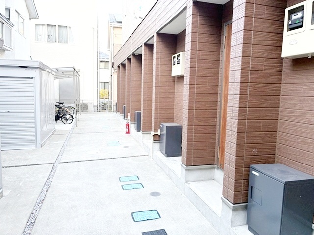 拡大写真:鎌倉市岩瀬 2階203のエントランス