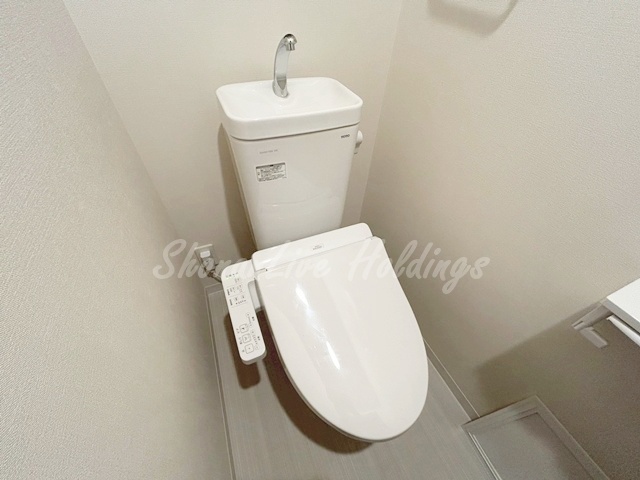 拡大写真：平塚市明石町 8階804の清潔感のあるトイレです