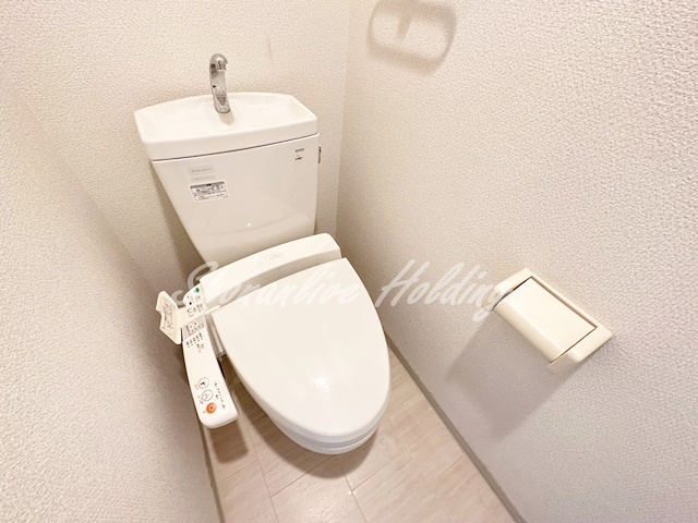 拡大写真:藤沢市湘南台2丁目 4階201の清潔感のあるトイレです
