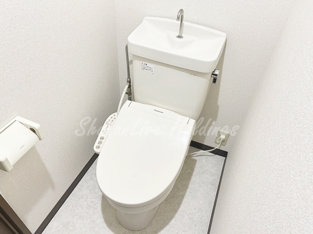 拡大写真:藤沢市片瀬海岸1丁目 2階205のトイレ