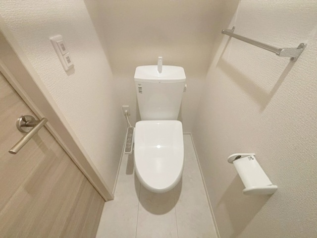 拡大写真:平塚市代官町 1階102のトイレ