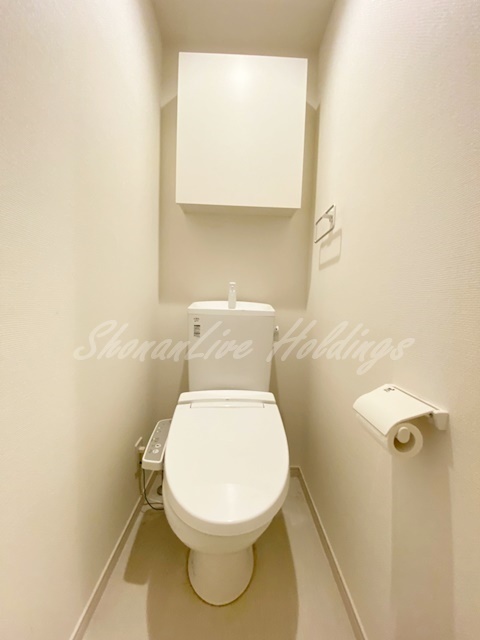 拡大写真:藤沢市本町3丁目 3階305の清潔感のあるトイレです