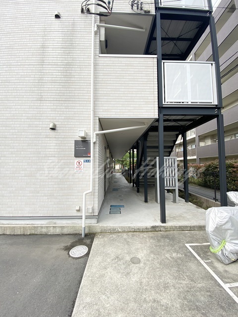 拡大写真:鎌倉市小袋谷1丁目 3階302のエントランス