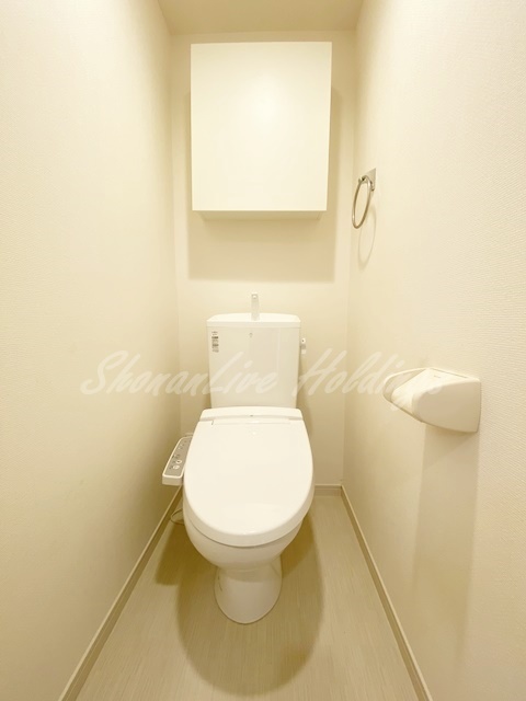 拡大写真:横浜市栄区飯島町 1階101の清潔感のあるトイレです
