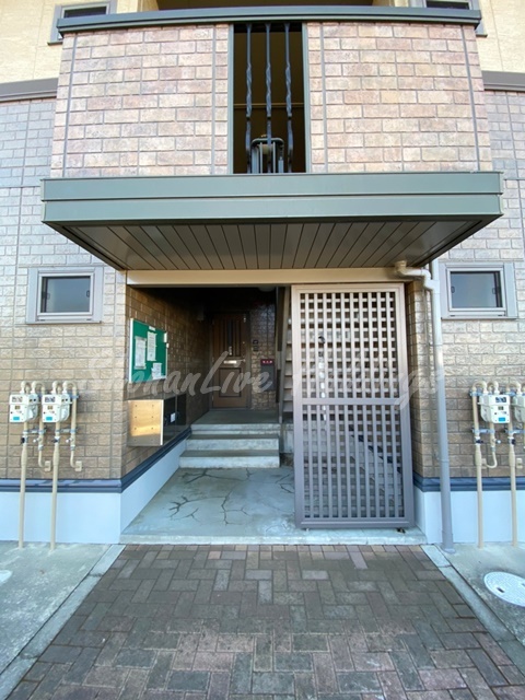 拡大写真:藤沢市亀井野 2階201のエントランス