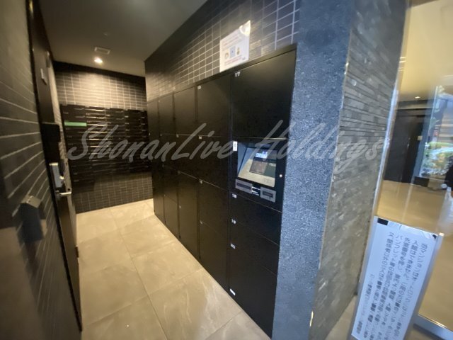 拡大写真:ガーラ横濱関内グランドステージ 6階615の宅配ボックスで外出時の荷物の受け取りも安心♪