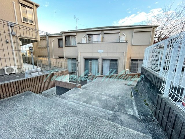 拡大写真:UNA BELLA ZONA D 2階202のエントランス
