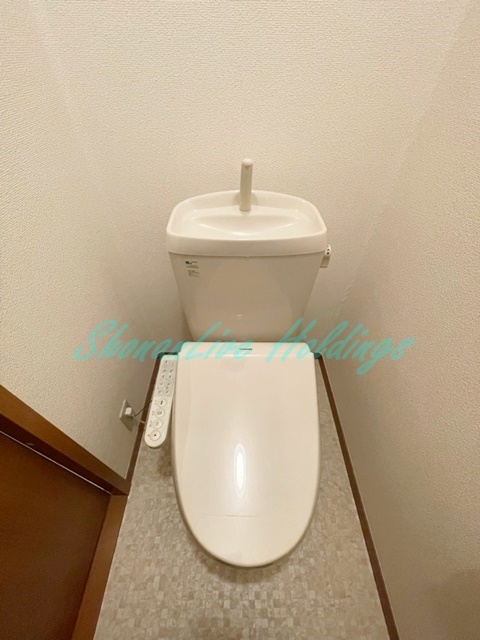 拡大写真:湘南(新)パラシオン 2階206の清潔感のあるトイレです