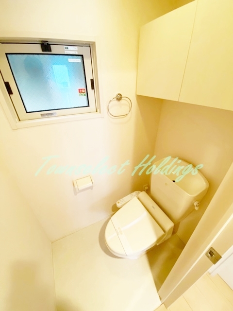 拡大写真:ウイスタリア戸塚 1階101の清潔感のあるトイレです