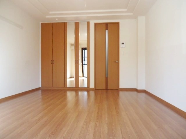 拡大写真:フラワリーヒル 3階303の落ち着いた雰囲気の洋室♪