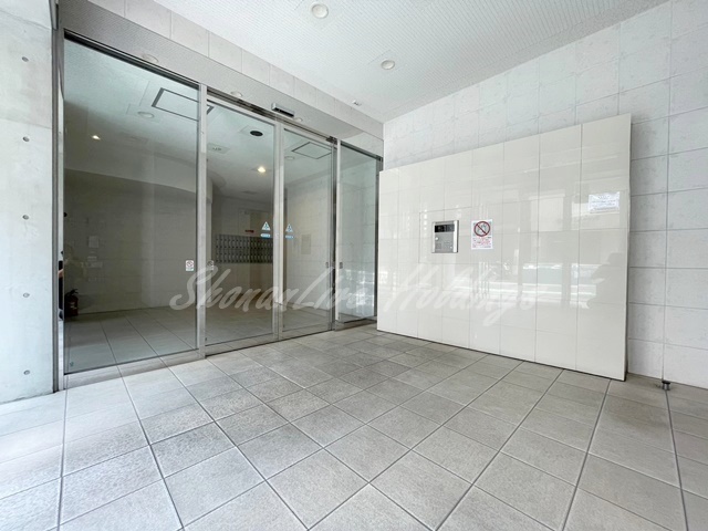拡大写真:ヴィータローザ横浜吉野町 4階404の綺麗なエントランス♪