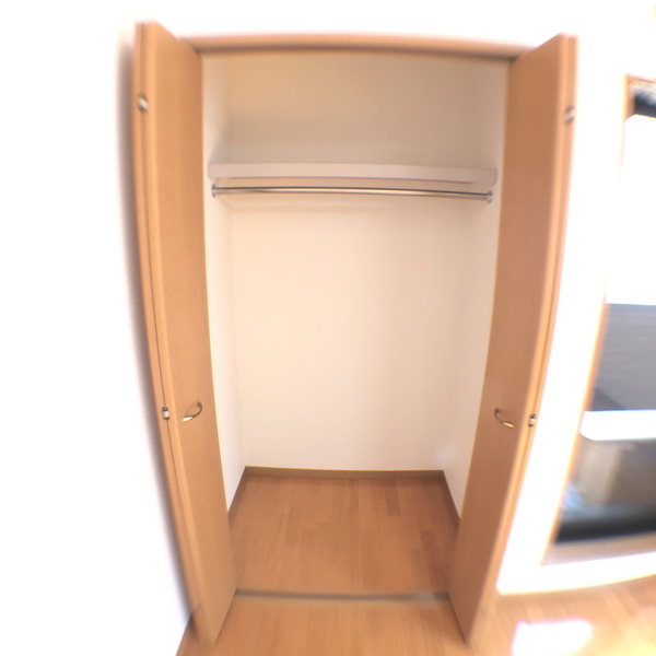 拡大写真:シャテロ生麦 3階301の収納