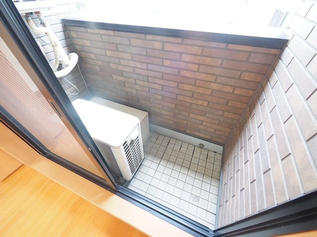 拡大写真:シャテロ生麦 3階301のバルコニー
