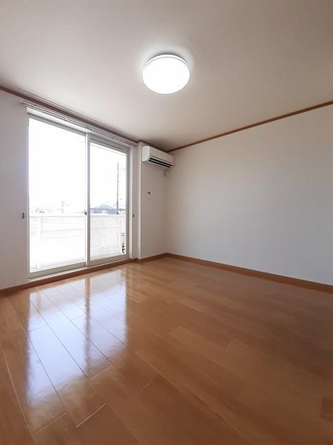 拡大写真:岡山市中区乙多見 2階202の内観