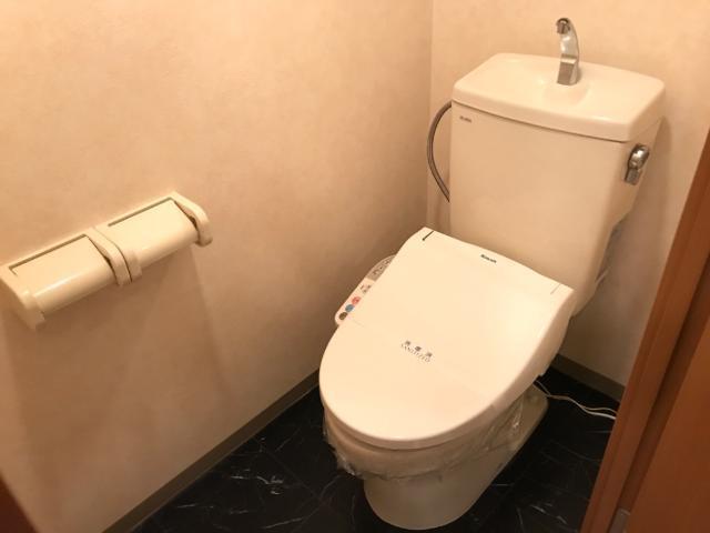 拡大写真:コンフォール 3階302のシャワー付トイレ