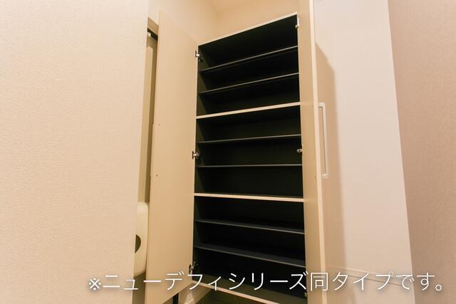 拡大写真:セレニテ 2階201の内観