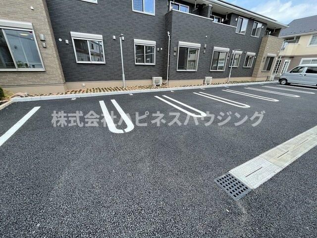 拡大写真:カーラ・シャンティⅡ 2階201のカースペースがあります