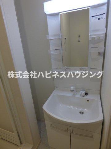 拡大写真:オークプレイス 1階101の独立洗面台