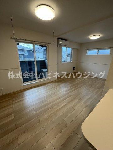 拡大写真:カーラ・シャンティⅡ 2階201のゆったりとしたリビングです