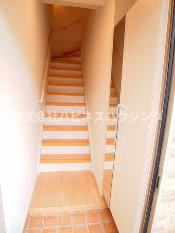 拡大写真:エーデルⅢ 2階203のきれいな玄関です