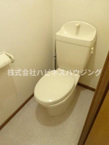 拡大写真：カーザ・ジラソーレ 2階201のトイレもきれいです