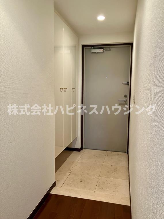 拡大写真:デュオガーデン柏見晴らしの丘 5階516のきれいな玄関です