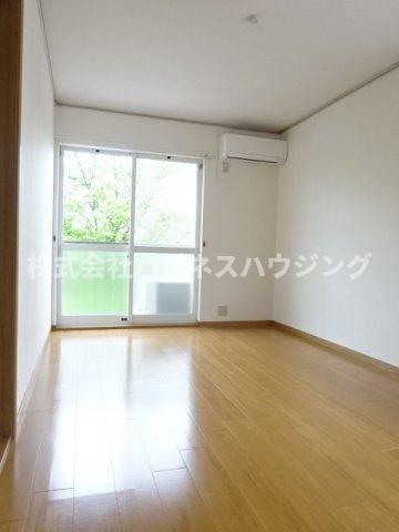 拡大写真:エステート渡辺 2階205の居間