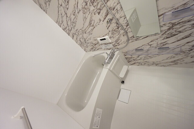 拡大写真:サンシャインヒルズ昭和町 3階303の浴室