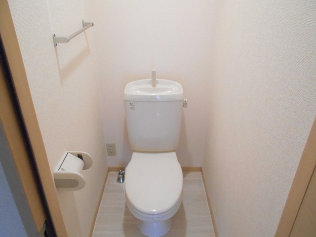 拡大写真:リモーネ B 1階101の独立WC