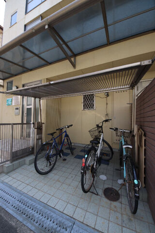 拡大写真:尼崎市瓦宮2丁目 3階301の敷地内・建物