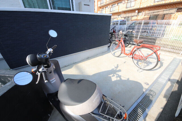 拡大写真:尼崎市南塚口町8丁目 3階301の敷地内・建物