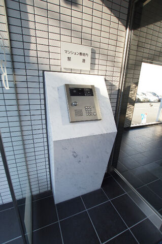 拡大写真:尼崎市善法寺町 4階402の敷地内・建物