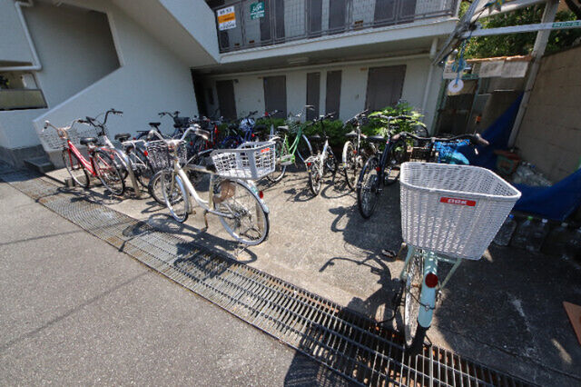 拡大写真:尼崎市塚口町1丁目 3階303の敷地内・建物