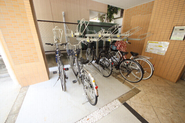 拡大写真:尼崎市南武庫之荘1丁目 3階301の外観